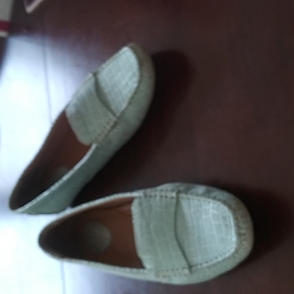 Clarks green suede leather flats
